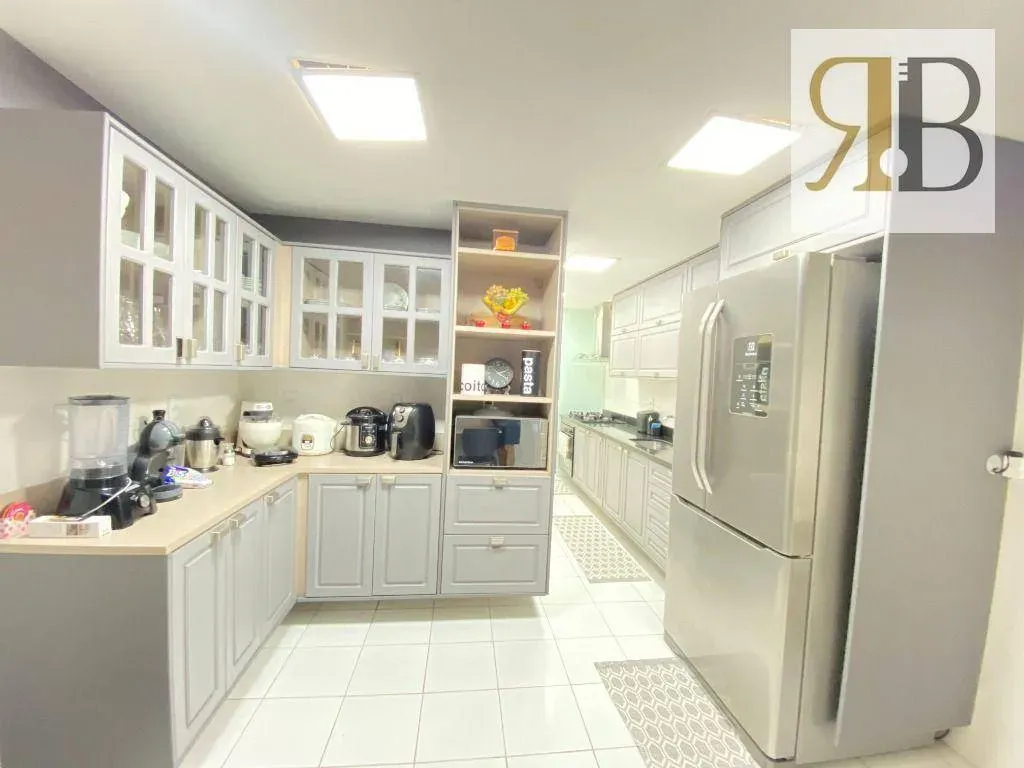 Рабочее место и 4 спальни: квартира 252 м² — photo 18