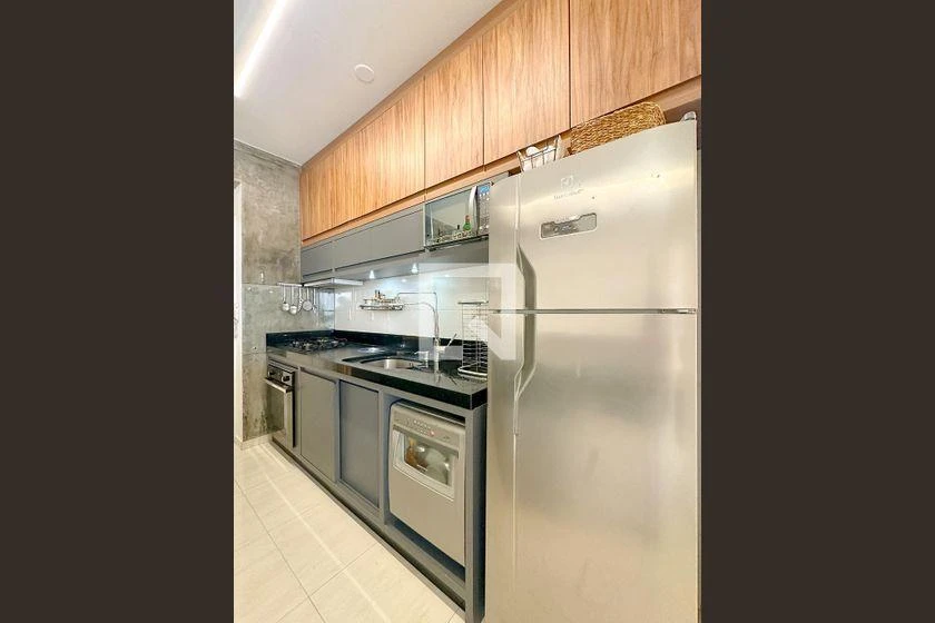 Balcony with a grill in a 2-bedroom apartment, 92 m² — photo 32