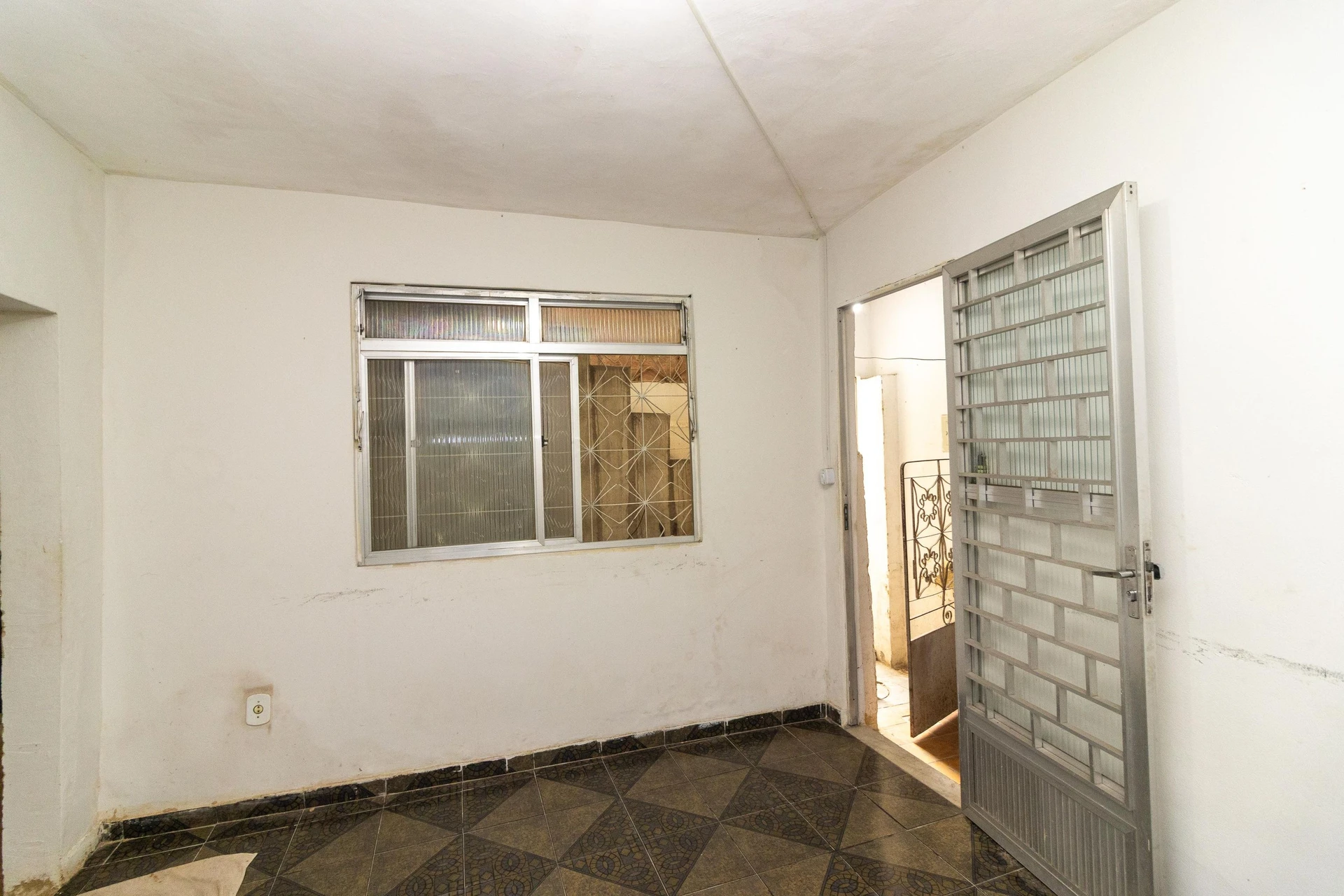 Rental house with no parking, 1 bedroom and 1 bathroom — photo 15