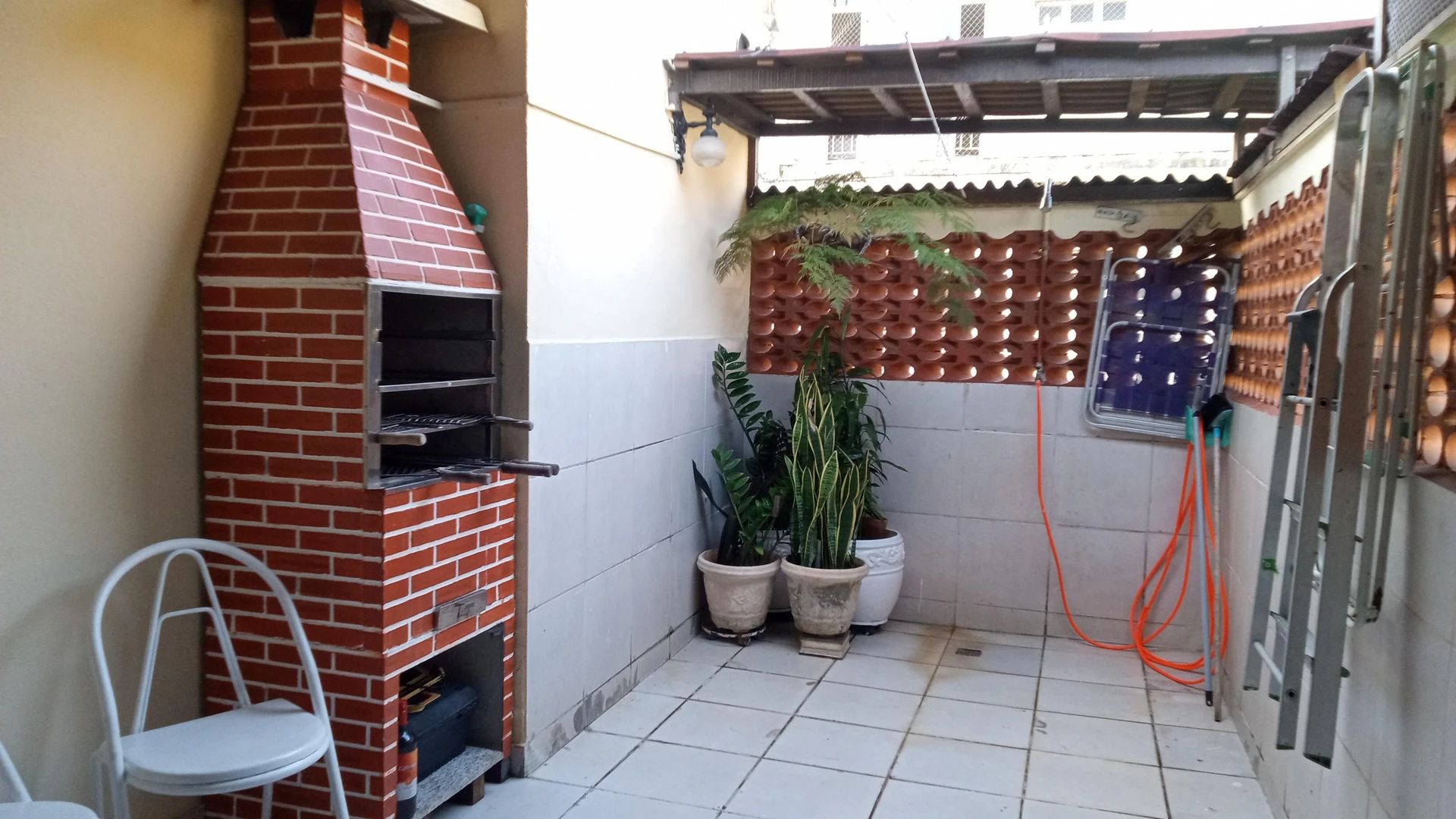 Furnished 3-bedroom apartment with 2 bathrooms — photo 16