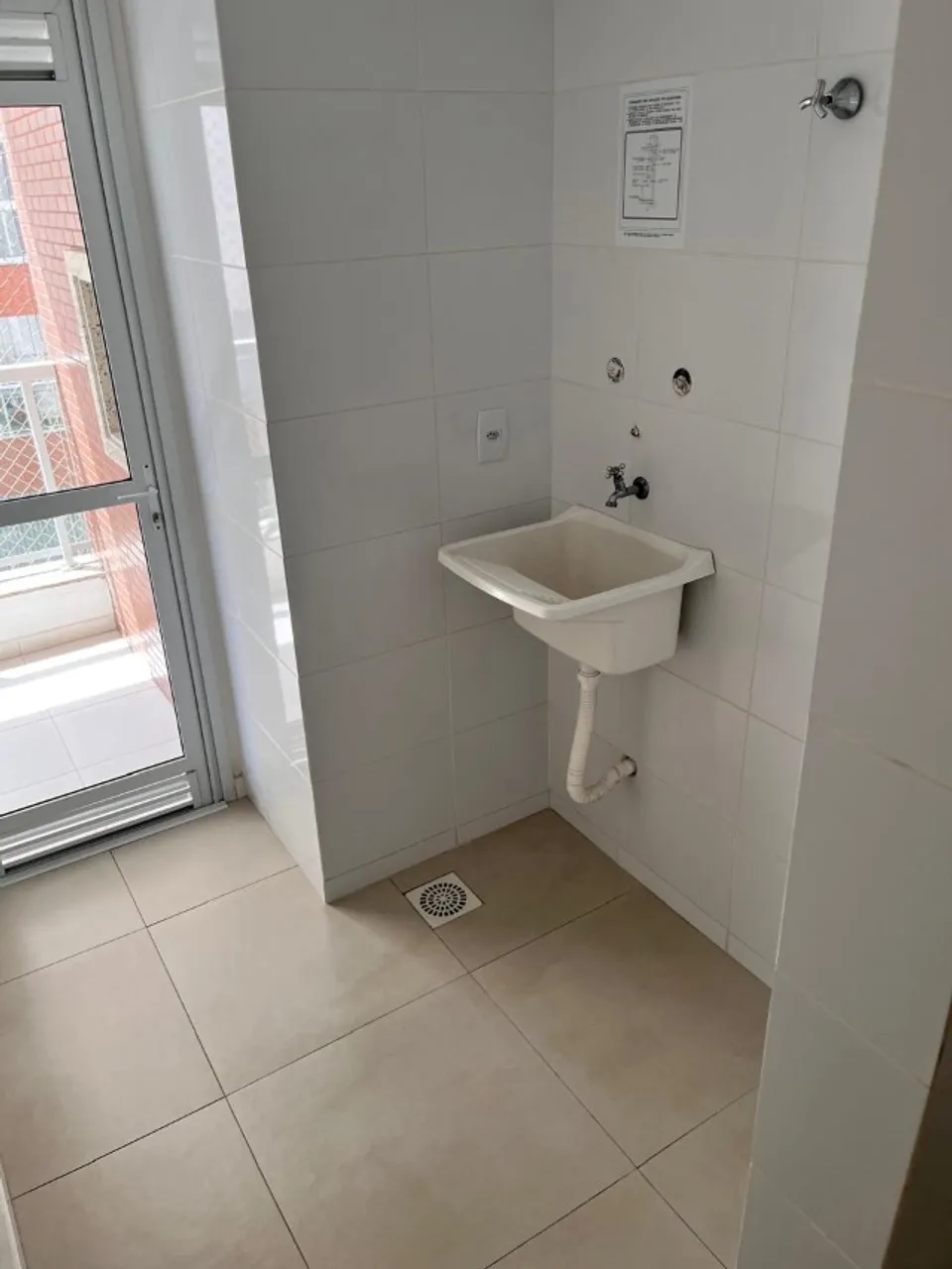 2-bedroom apartment in a building with a gym — photo 7