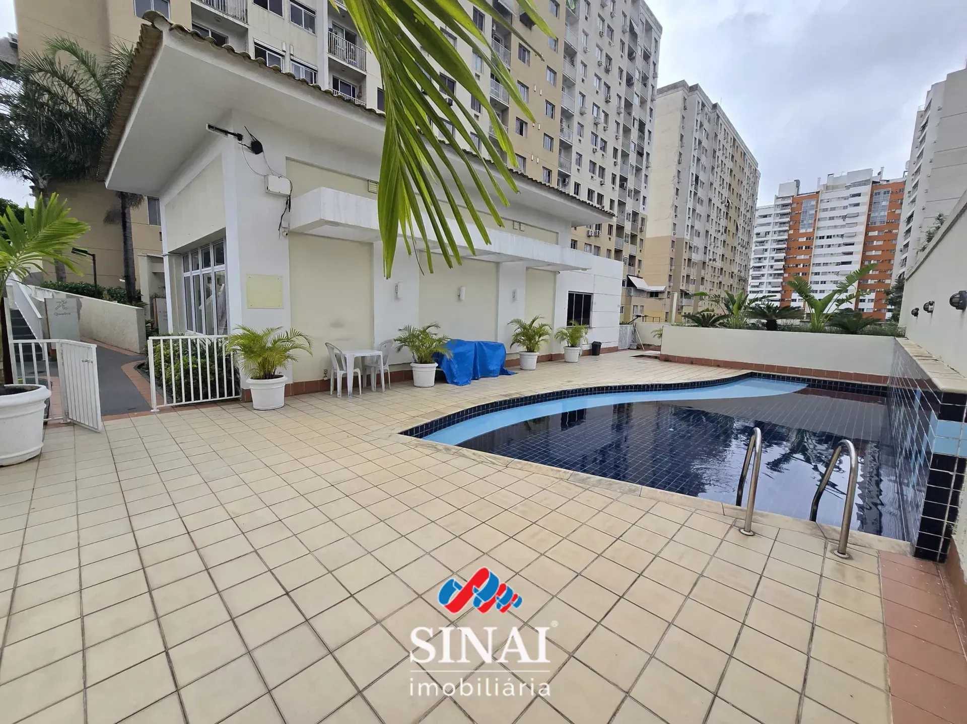 Apartamento de 2 quartos em condomínio com piscina — photo 42