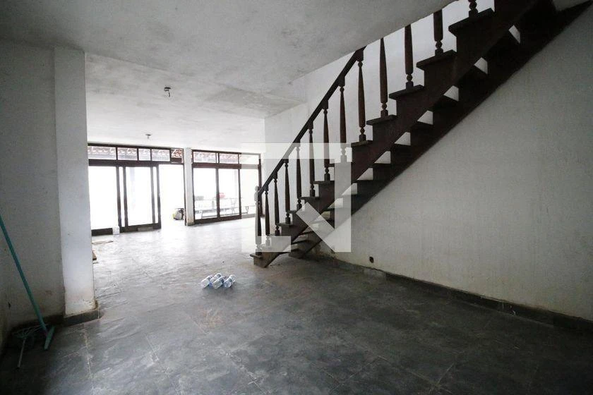 Casa de 500 m² com banheira e janelas do piso ao teto — photo 17