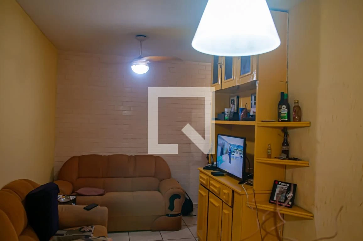 Furnished 2-bedroom apartment with enclosed kitchen and balcony — photo 11
