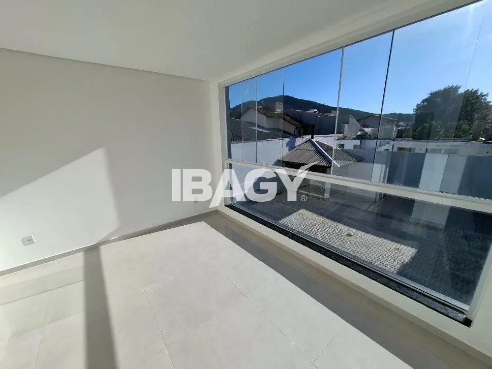 2-bedroom house with a washing machine — photo 11