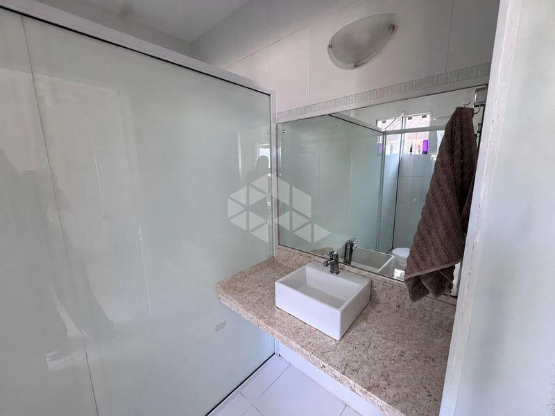 Walk-in closet in a 3-bedroom house, 224 m² — photo 31