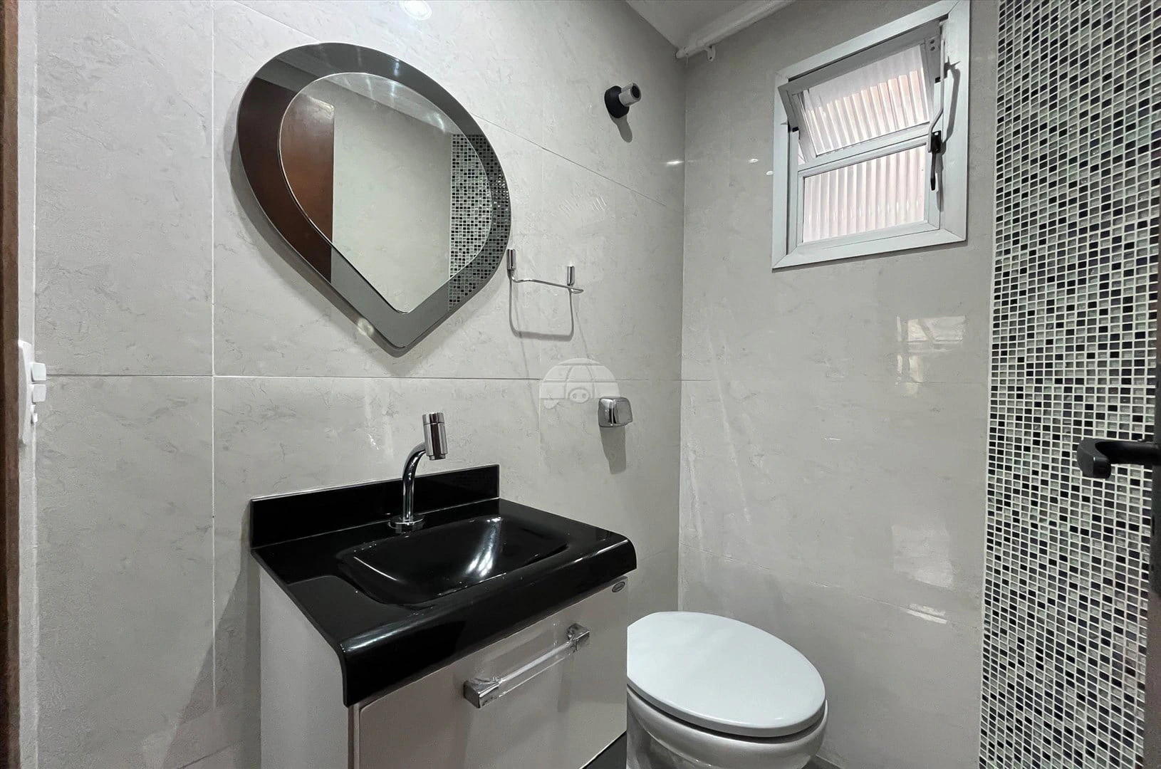 2-bedroom house with a walk-in closet in Curitiba — photo 26
