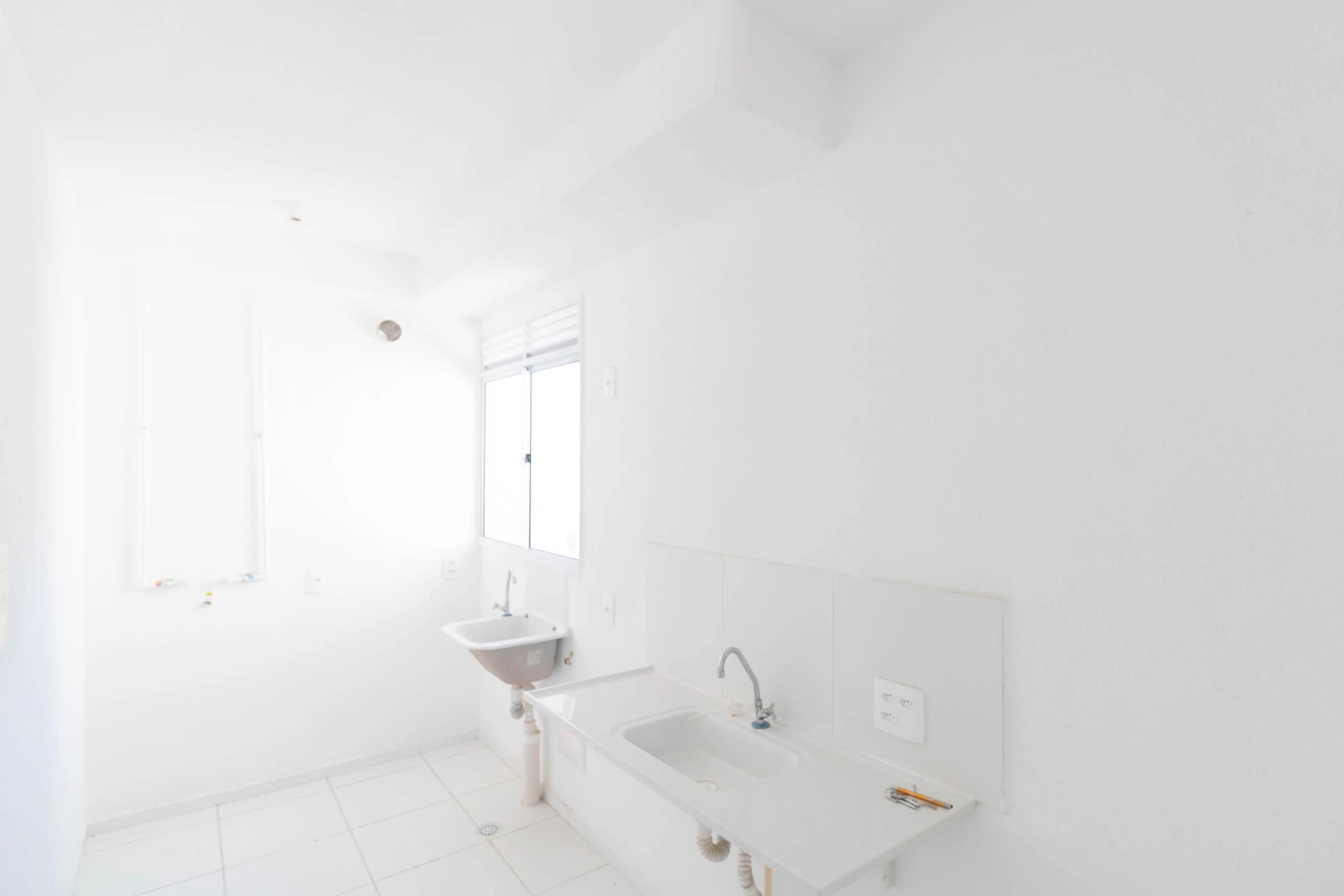Apartamento de 2 dormitorios y baño con ducha de vidrio — photo 22