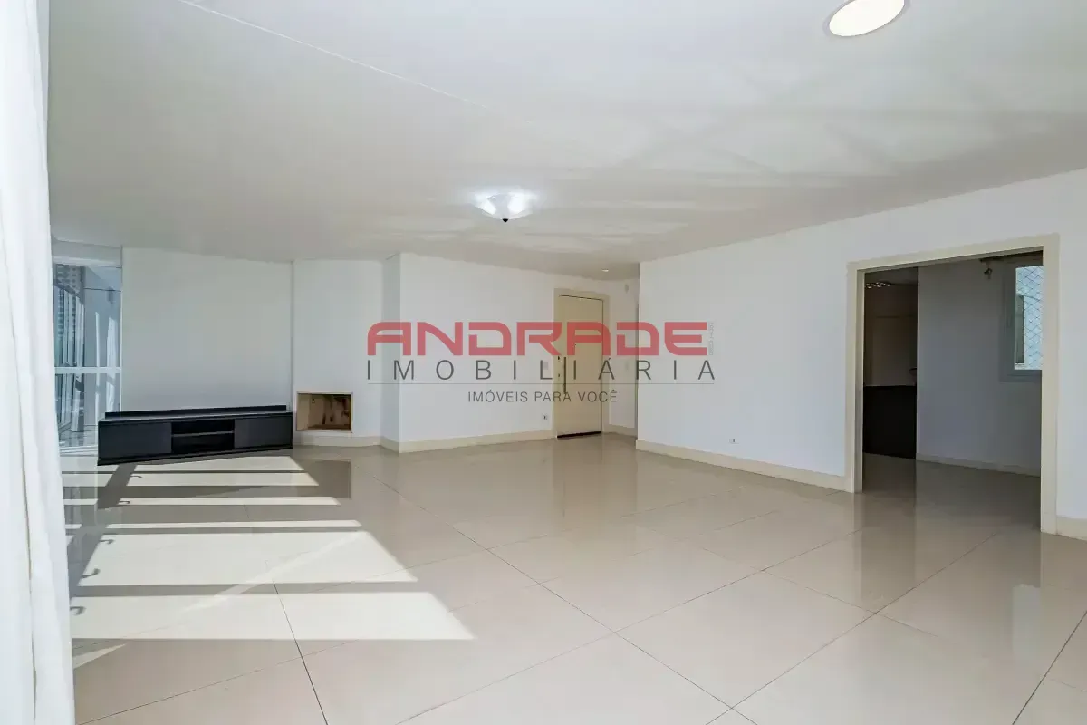 Apartment with 3 bedrooms and glass balcony — photo 11