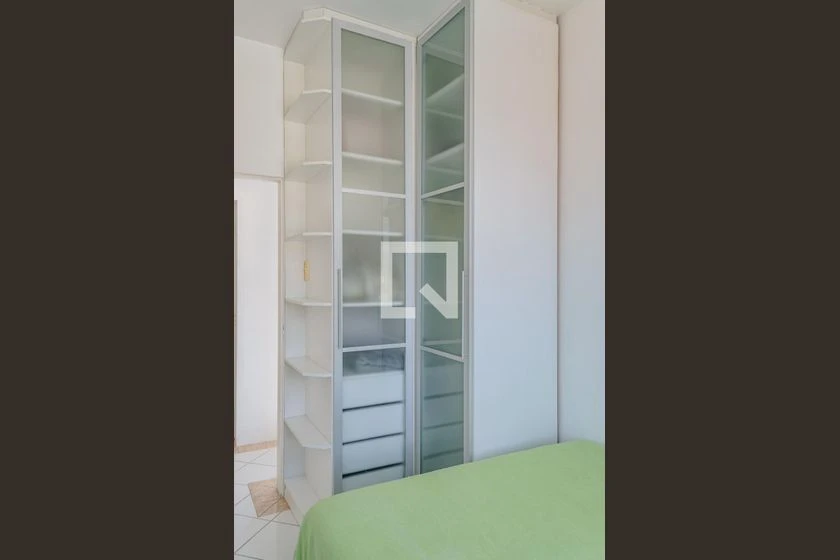 Apartamento amueblado de 2 dormitorios con mascotas y plaza — photo 10