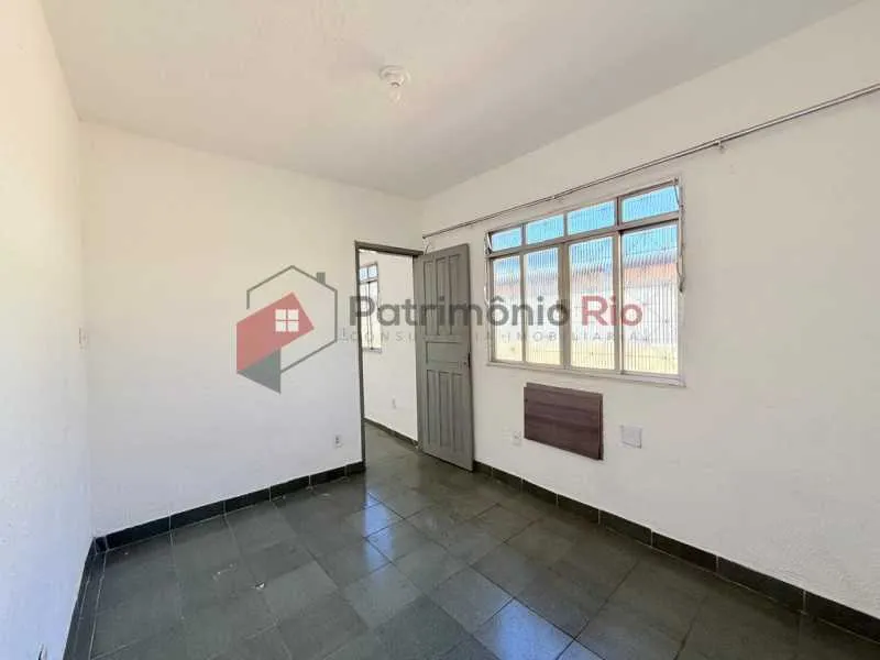 1-bedroom apartment with a compact kitchenette — photo 13