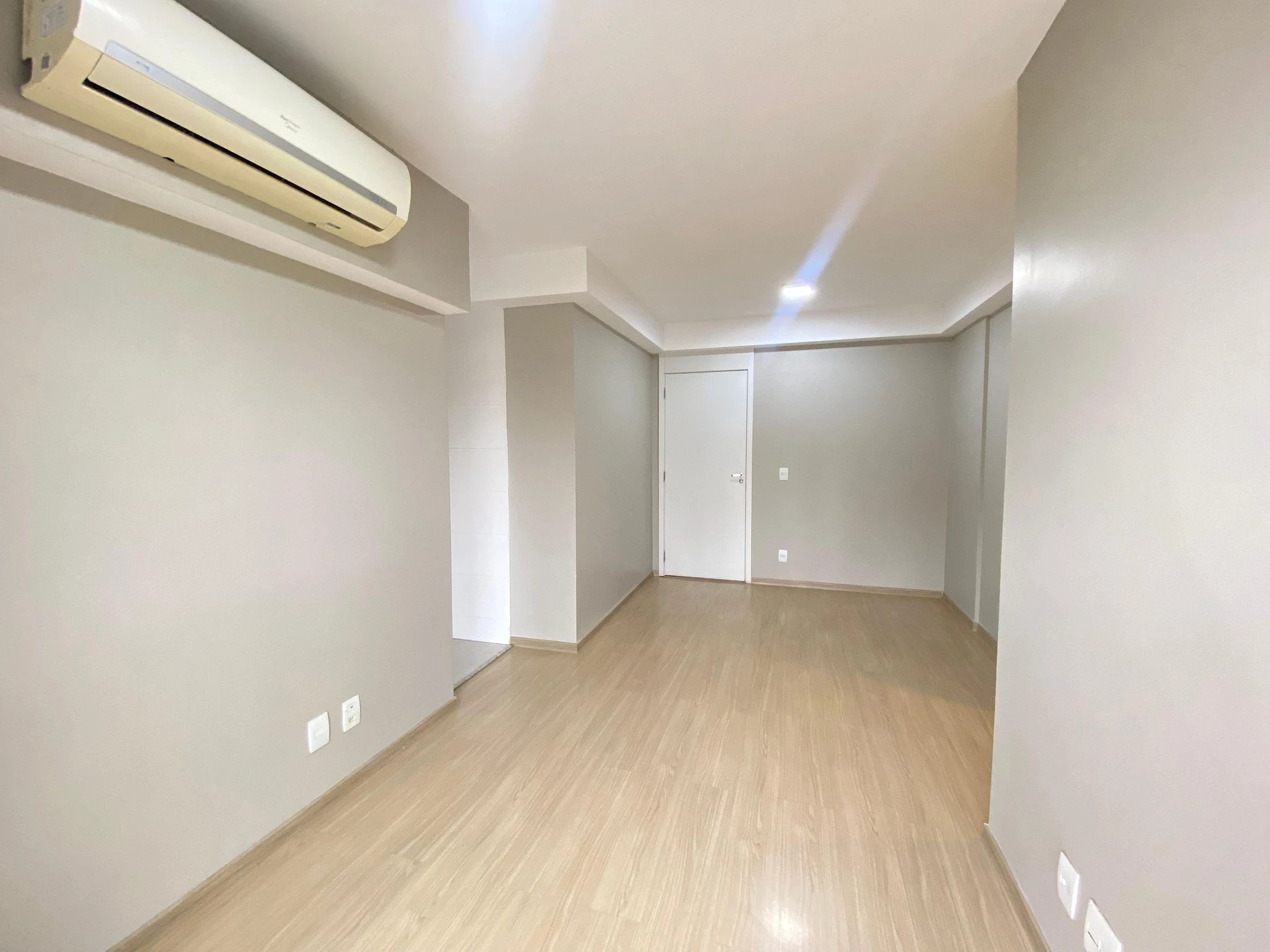 Apartment, 55 m², with wood or laminate floors — photo 27
