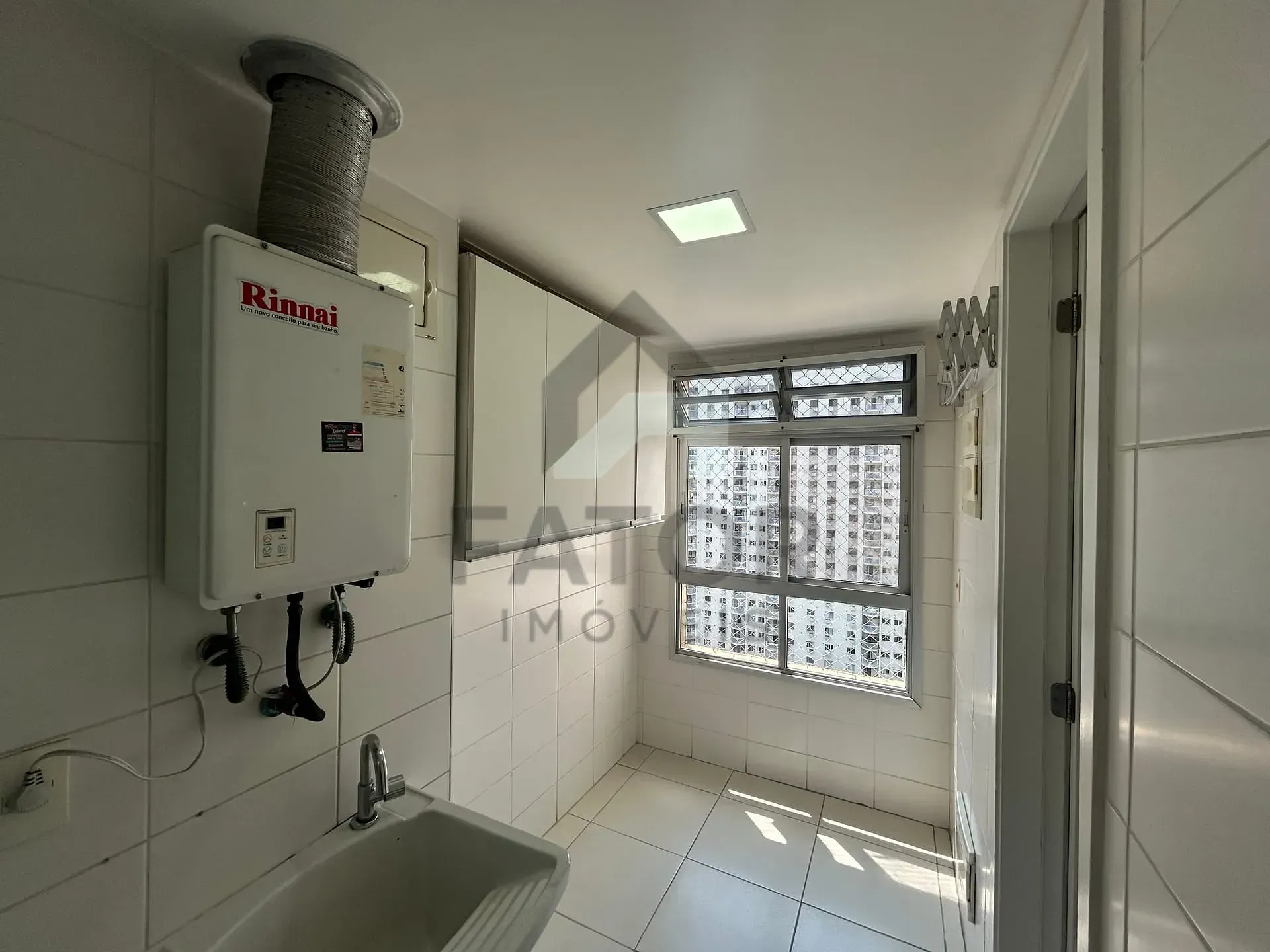 Rental apartment with 3 bedrooms, 3 baths and balcony — photo 14