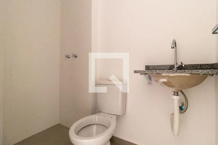 One-bedroom apartment in a building with a gym — photo 4