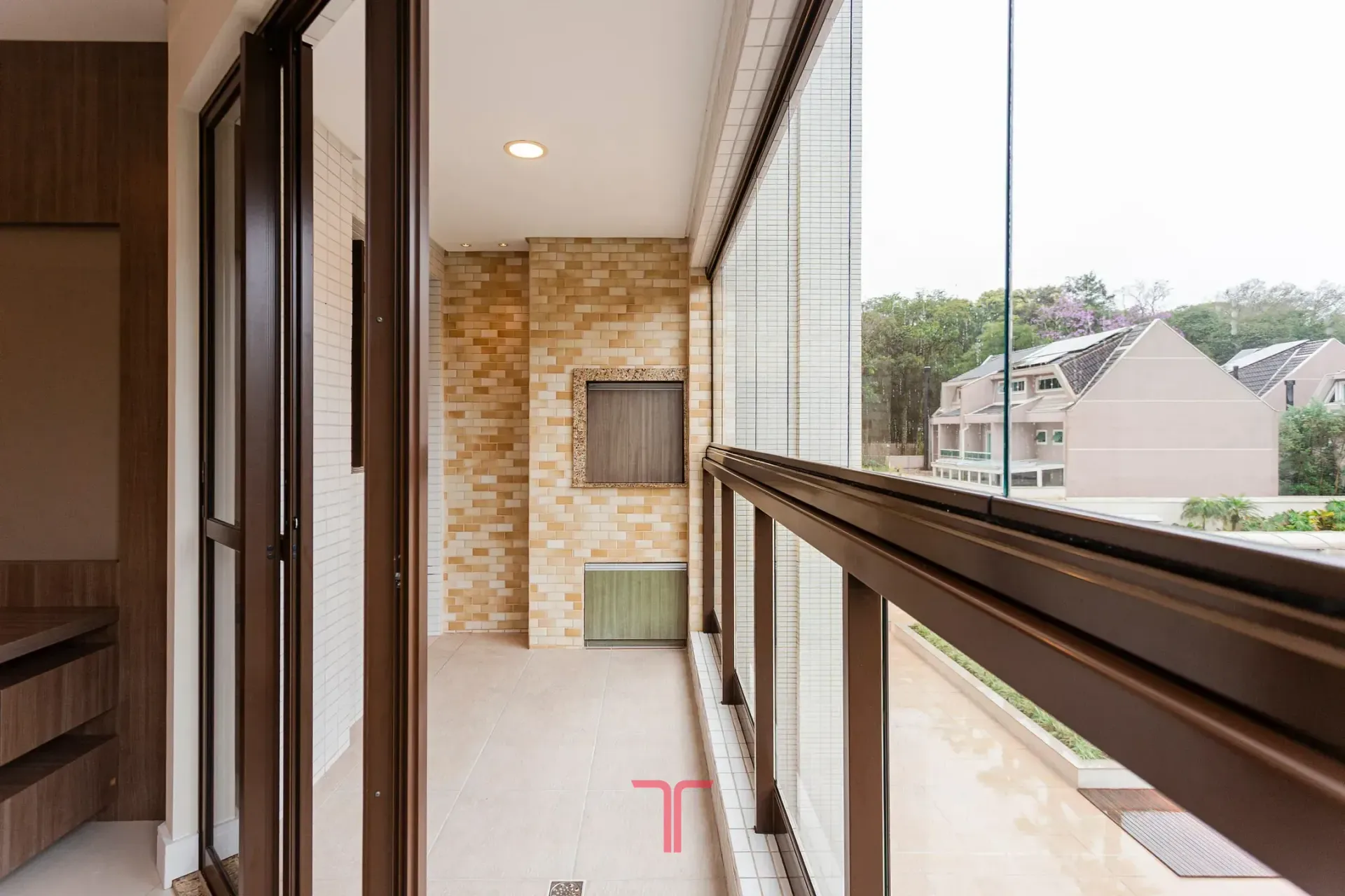 3-bedroom apartment in a building with a pool — photo 24