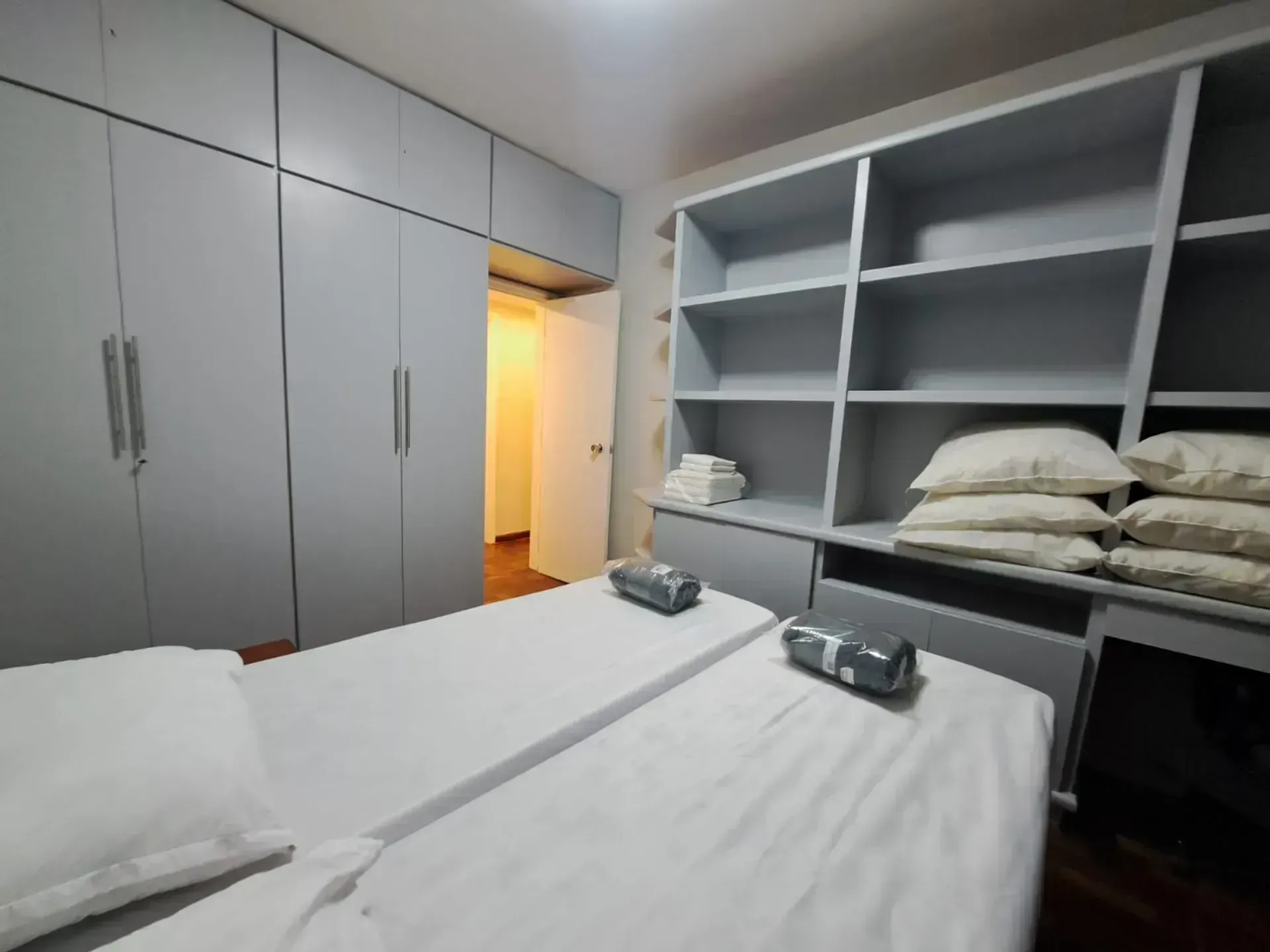 Furnished apartment with 4 bedrooms and 4 bathrooms — photo 32