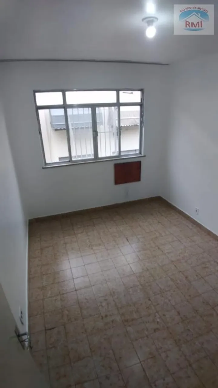 3-bedroom rental apartment with a glass-enclosed shower — photo 10