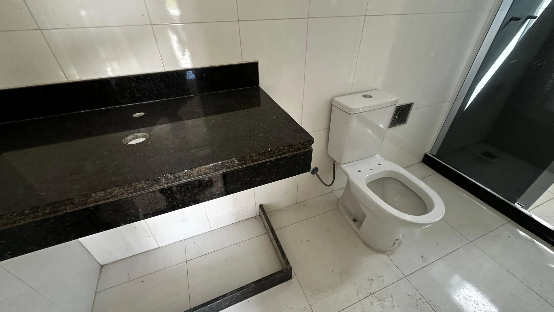 Casa com 4 quartos e 3 suítes, 2 vagas de garagem — photo 24