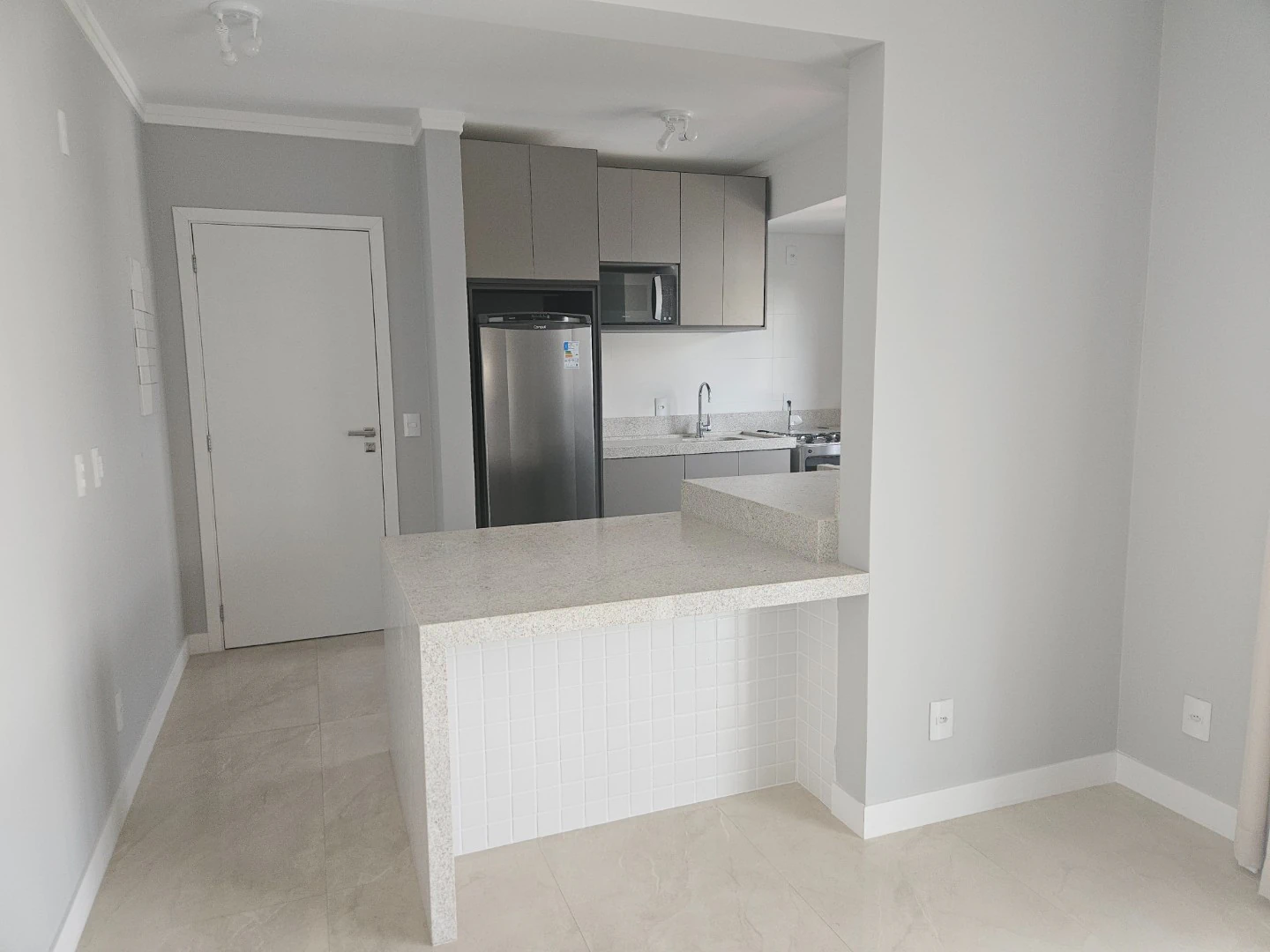 Меблированная квартира на 2 спальни с кухней открытой планировки — photo 8
