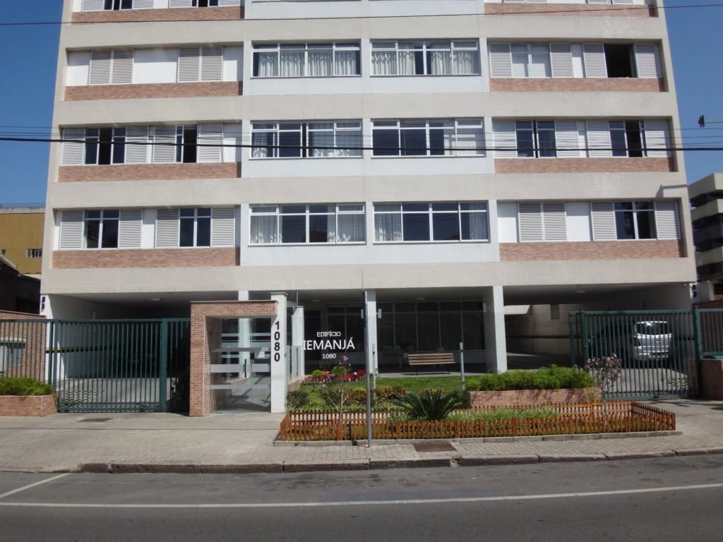 3-bedroom apartment with a bathtub in Curitiba — photo 4