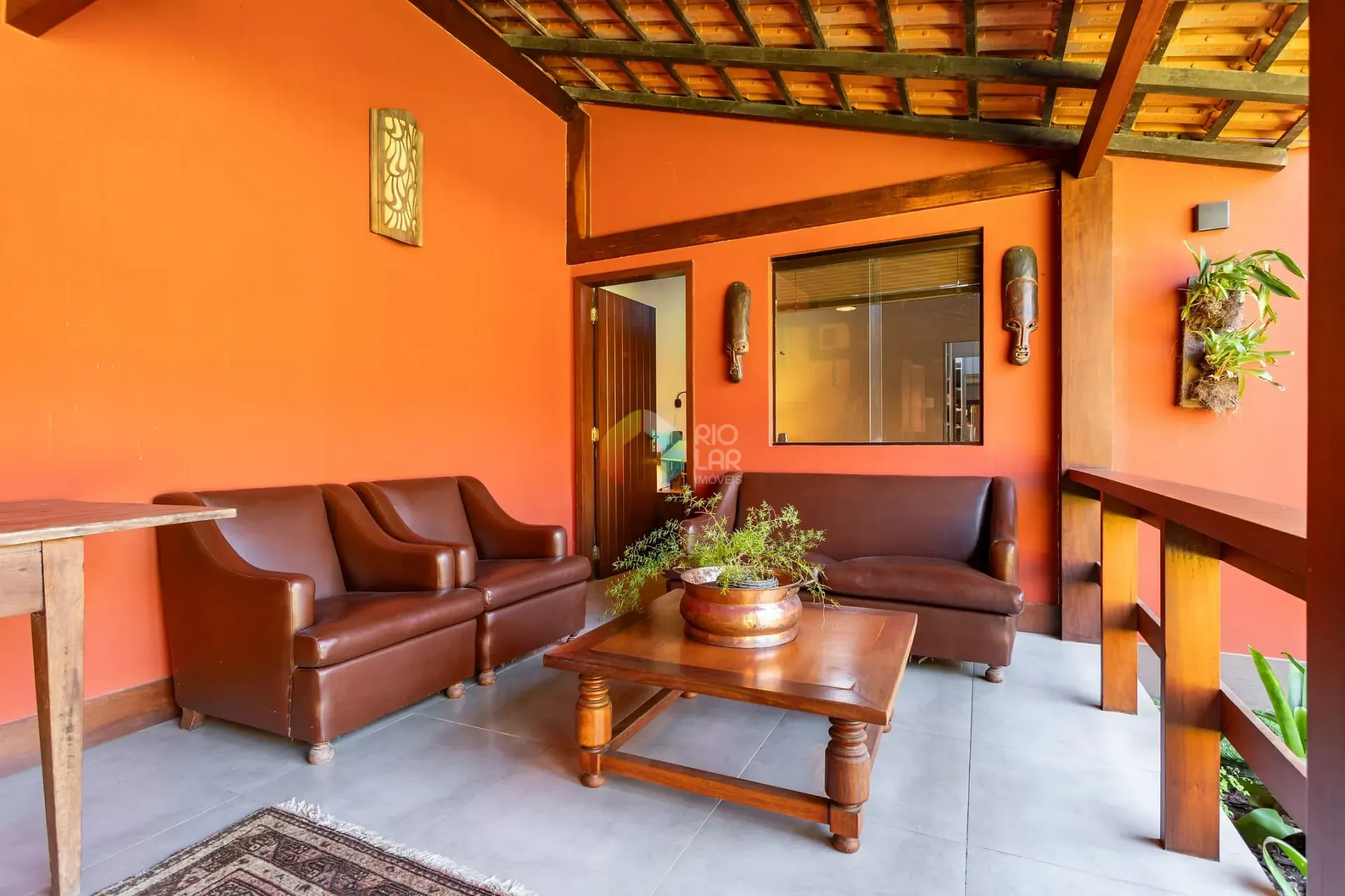 392 m² house with a home office and a grill on the balcony — photo 7
