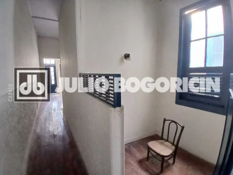 Unfurnished apartment with 6 bedrooms and 3 bathrooms — photo 17