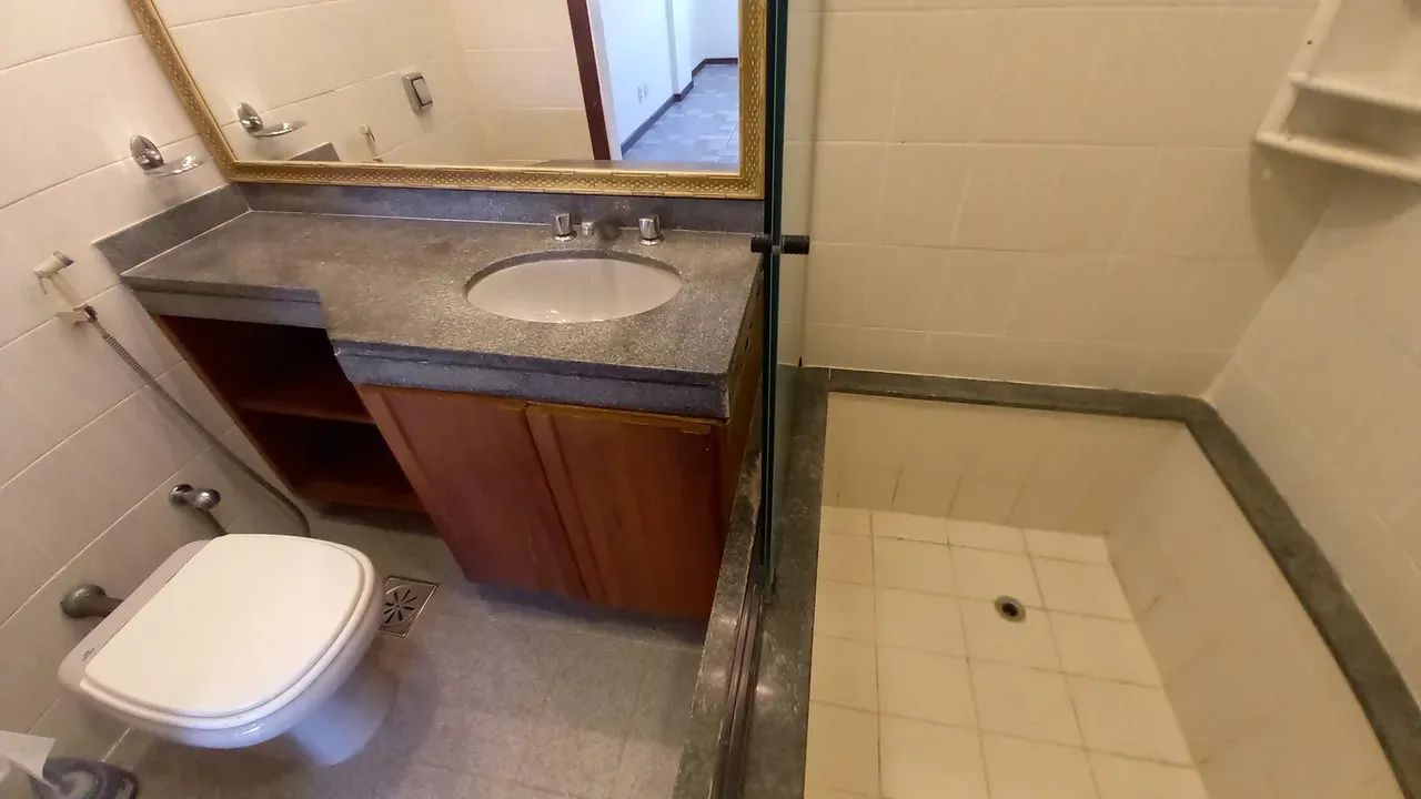 2-bedroom apartment with a bathtub — photo 3