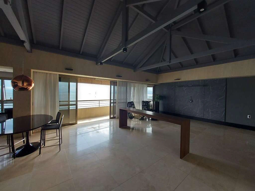300 m² apartment with 2 en-suite bedrooms and 3 baths — photo 3