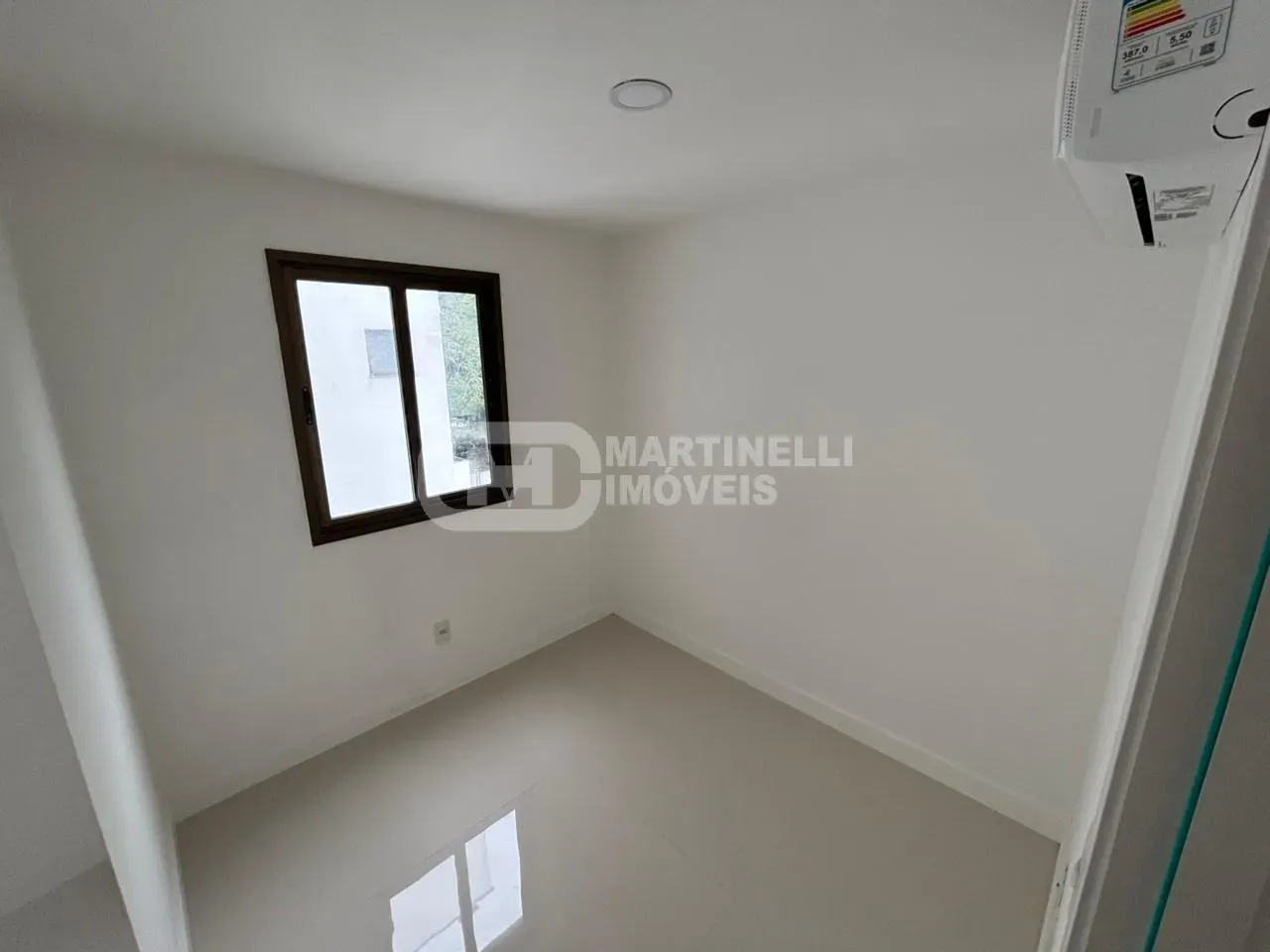 3-bedroom apartment with a separate, enclosed kitchen — photo 5