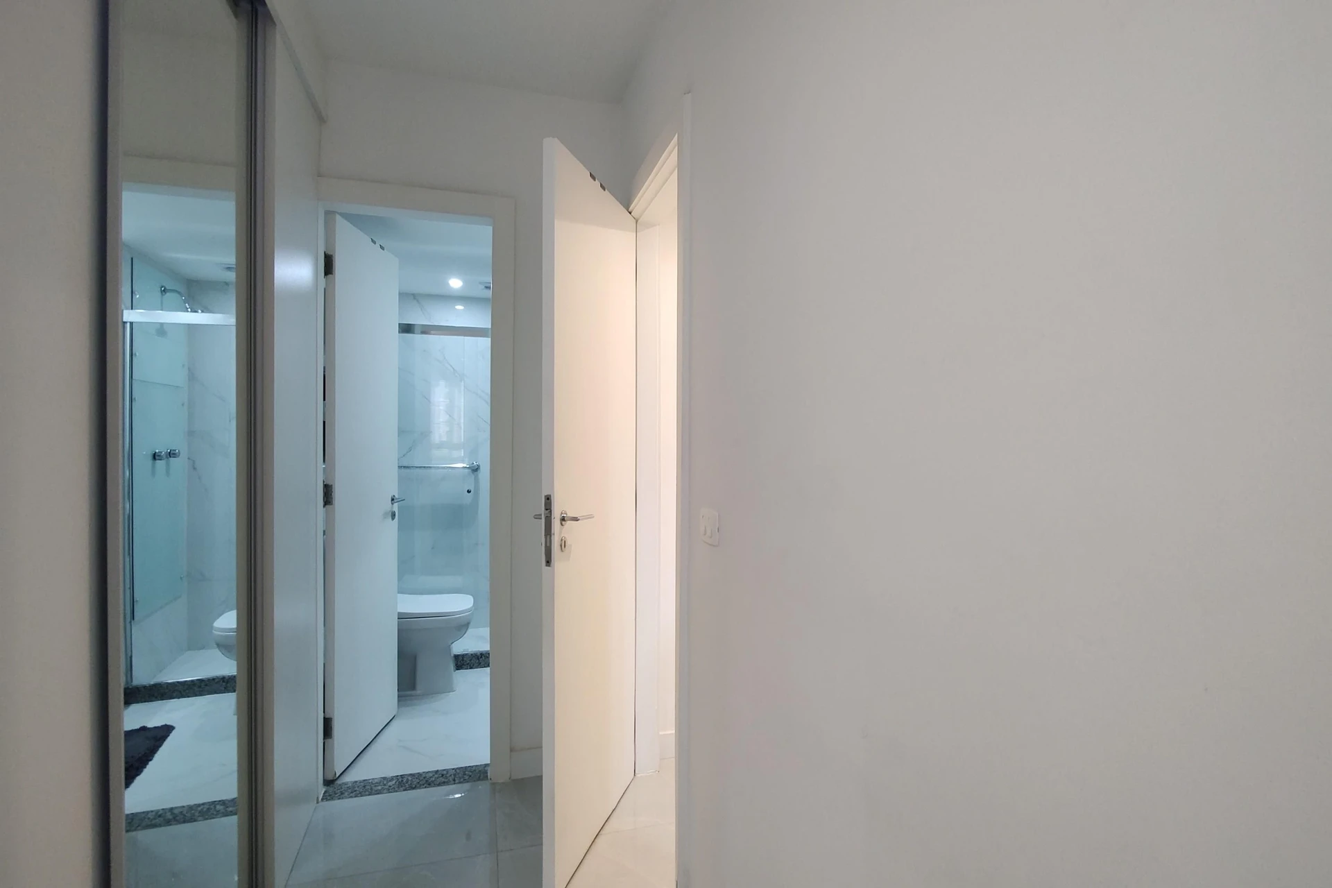 3-bedroom apartment with a walk-in closet — photo 68