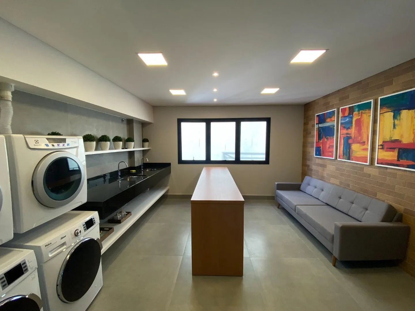 Furnished studio with open-plan kitchen and AC — photo 11