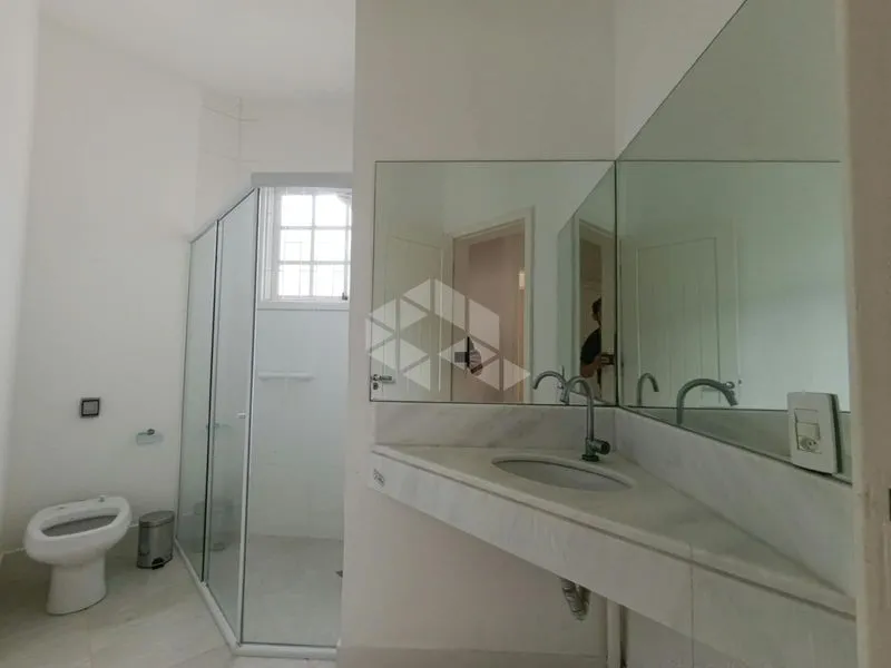 Furnished house, 222 m², with a bathtub — photo 17