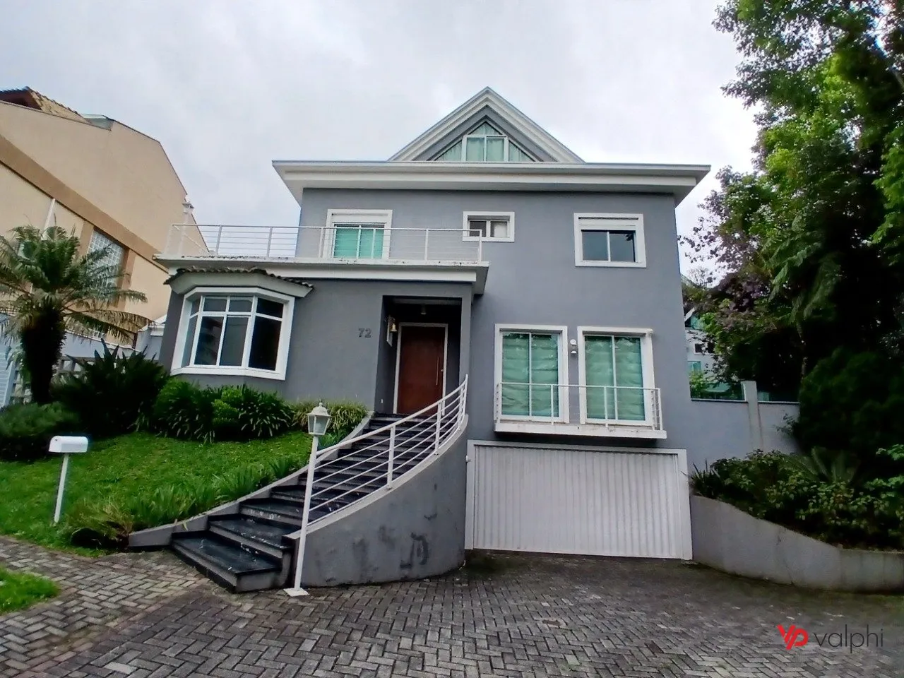 4-bedroom house with a grill on the balcony — photo 87