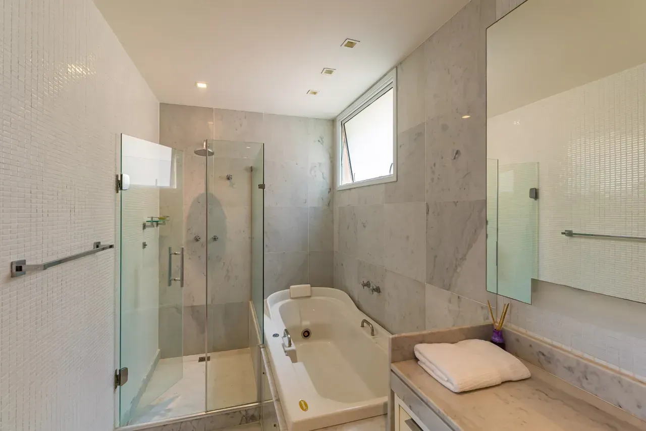 575 m² apartment with 4 en-suite bedrooms and 4 parking — photo 51