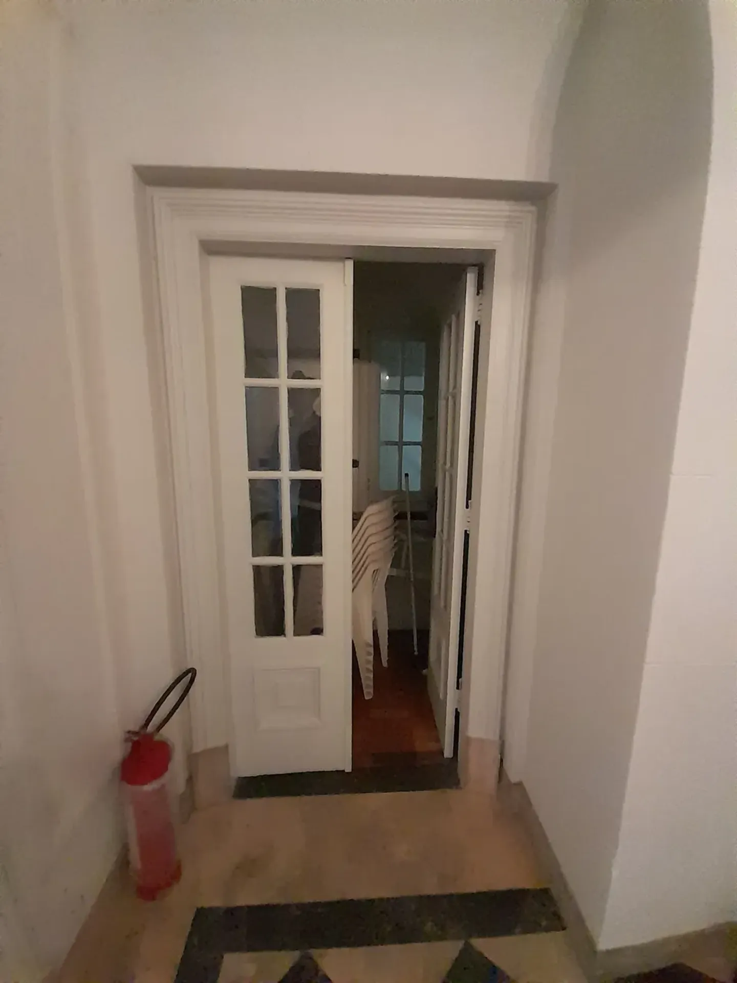 Apartment on the 9th floor with a glass-enclosed balcony — photo 12