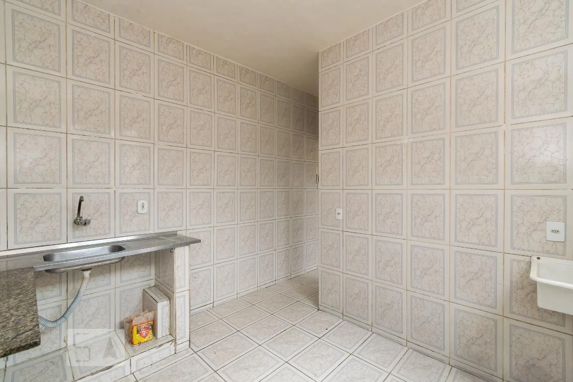 Unfurnished rental with no parking, 2 bedrooms and separate kitchen — photo 18