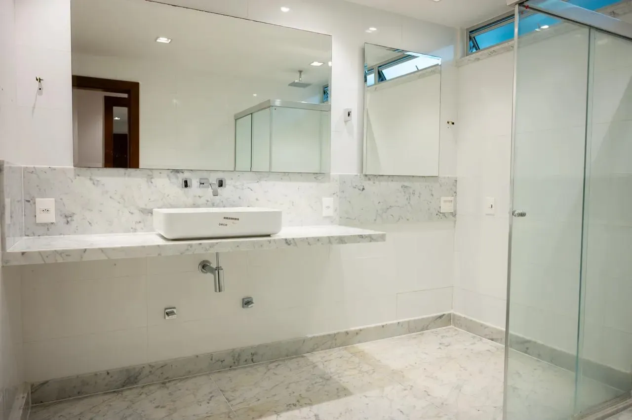 5-bedroom apartment, 1 with its own bathroom, 218 m² — photo 47