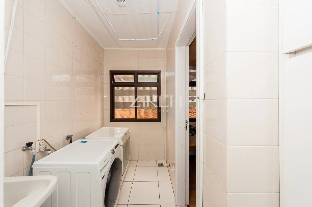 3 en-suite bedrooms in a 174 m² apartment with 2 spots — photo 22