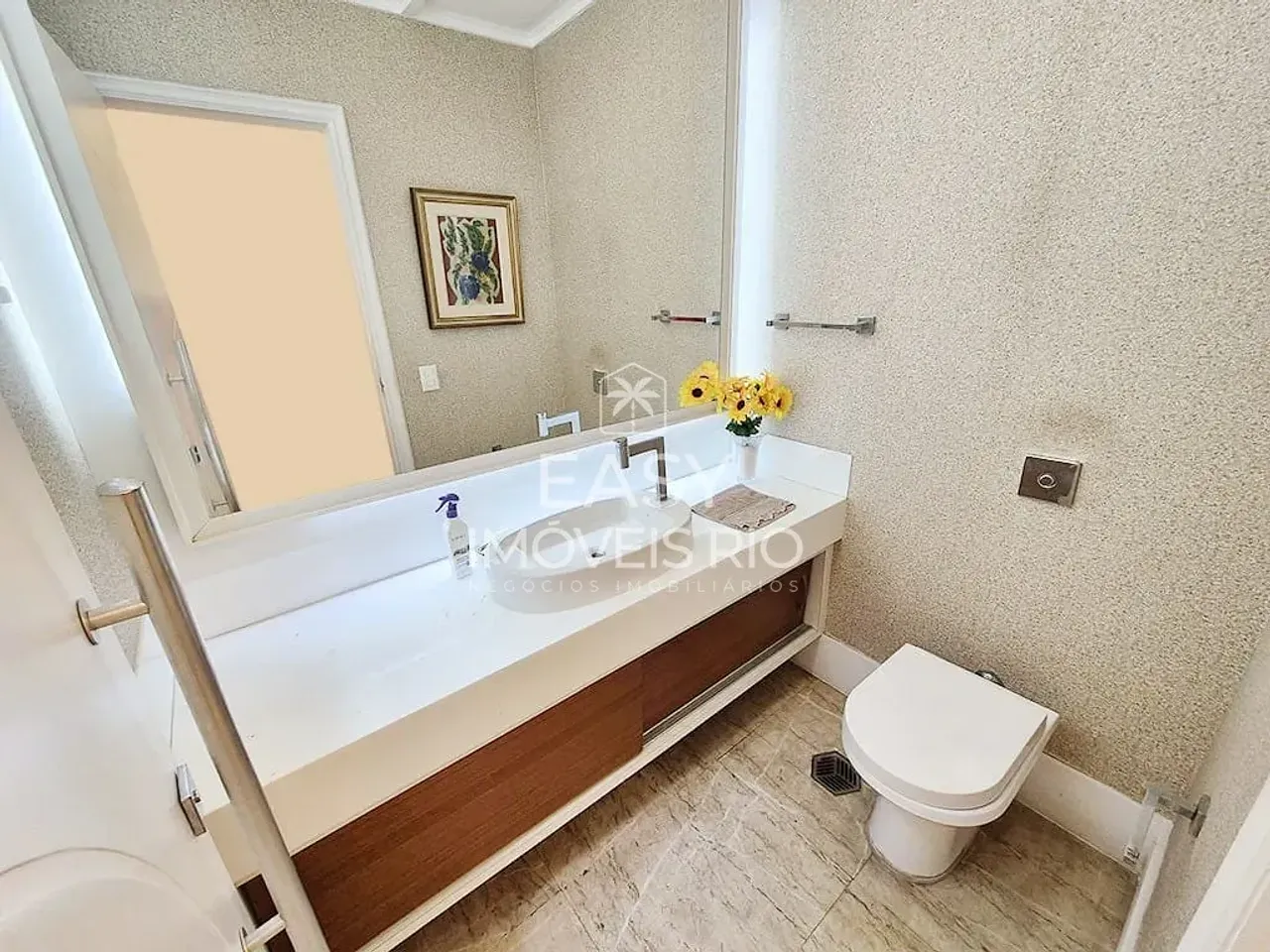 Apartamento sin amueblar con 4 dormitorios y balcón de vidrio — photo 18