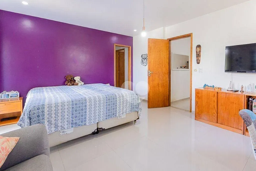 Furnished triplex house with 4 bedrooms and 370 m² — photo 32
