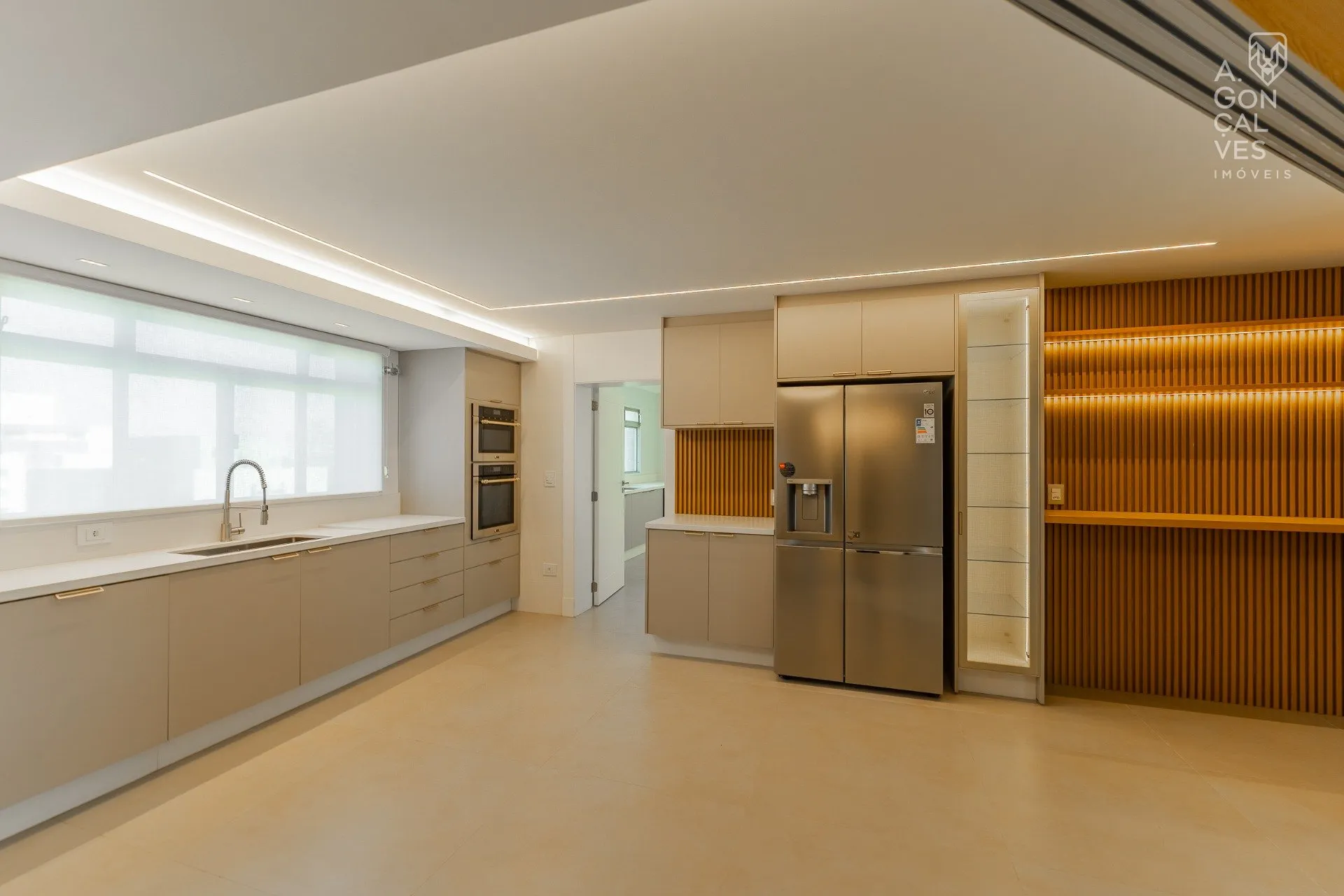 479 m² apartment with 4 bedrooms and 4 parking spaces — photo 24