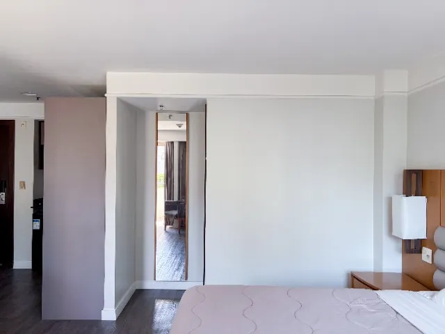 Furnished 1-bedroom apartment with a balcony — photo 11
