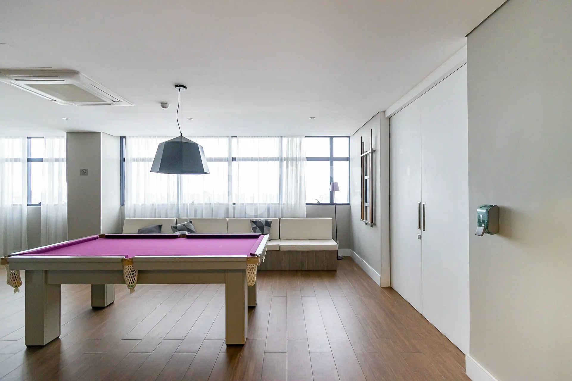 Furnished 2-bedroom apartment with a balcony grill — photo 89