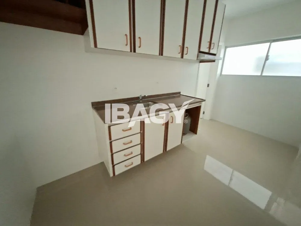 Apartamento de 95 m² e 2 quartos, Centro