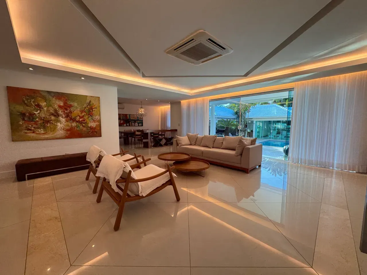 Furnished 800 m² house on the 4th floor with 8 parking spots