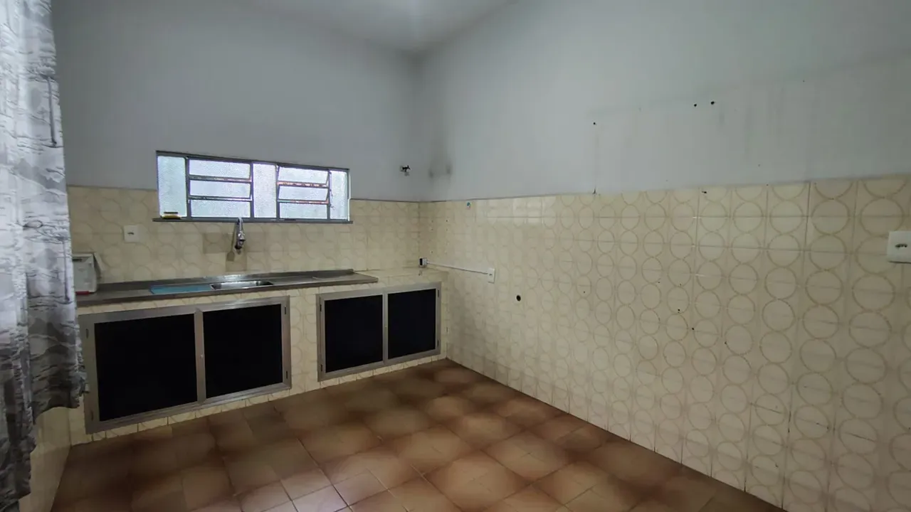 Unfurnished house with 7 bedrooms and 1 suite — photo 30