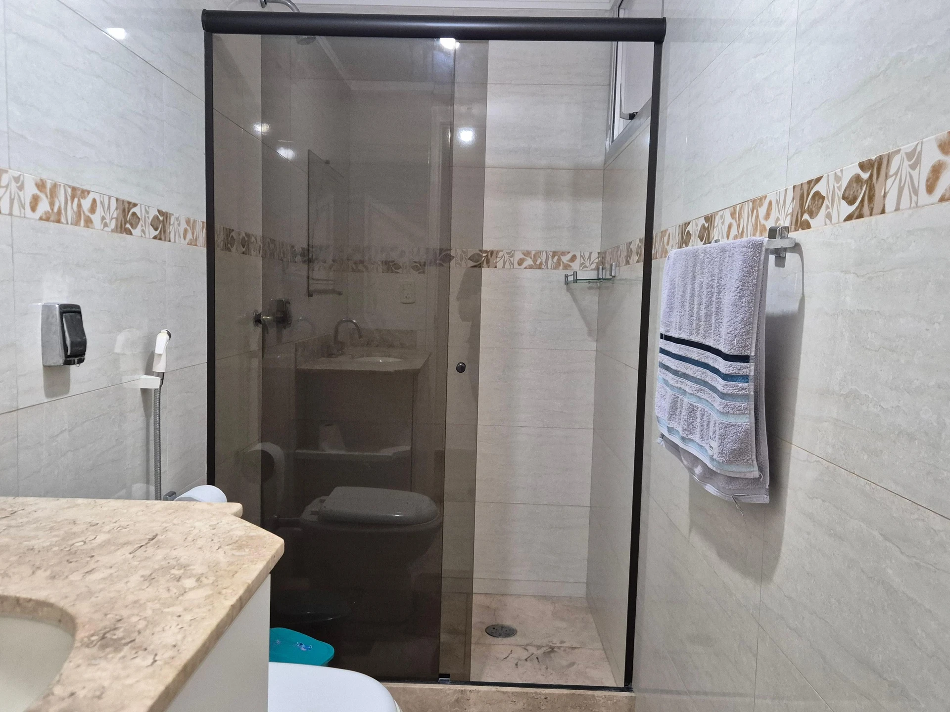 4-bedroom apartment with 3 bathrooms and a balcony — photo 53
