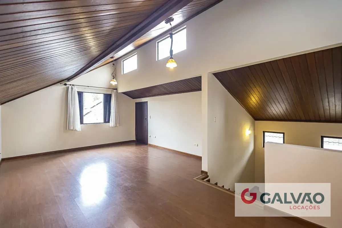 3-bedroom house with a bathtub — photo 4