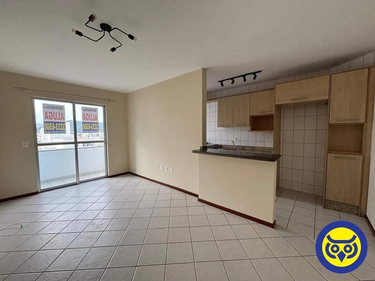 Furnished 2-bedroom apartment with open-plan kitchen