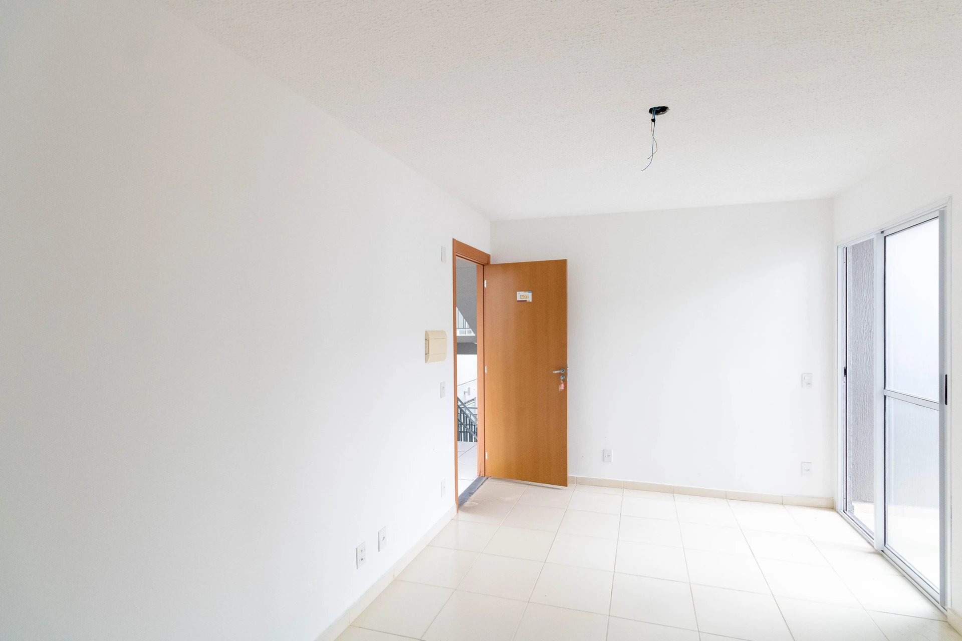 Unfurnished 2-bedroom apartment with 1 bathroom